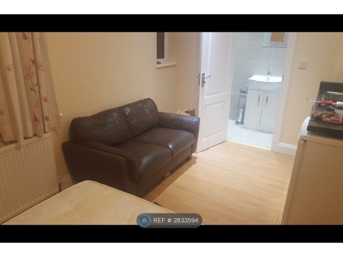 Studio To Rent In Chatsworth Crescent, Hounslow, TW3