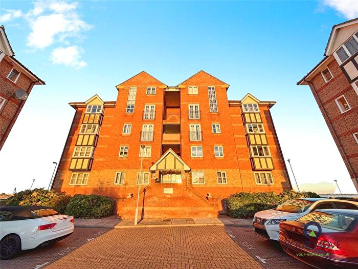 2 Bedroom Flat To Rent In Chandlers Drive, Erith, DA8