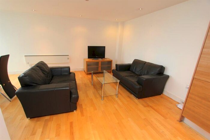 2 Bedroom Flat To Rent In La Salle, Leeds Dock, LS10