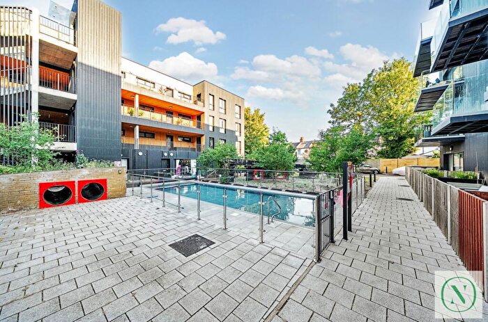 3 Bedroom Apartment For Sale In Bell Foundry Close, Croydon, CR0