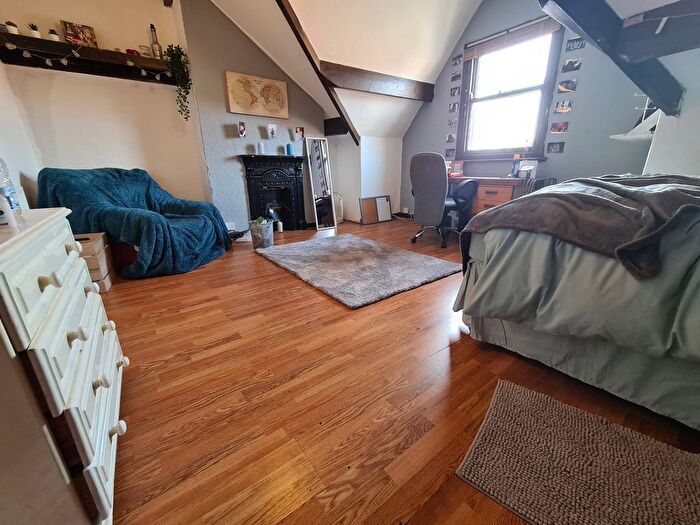 7 Bedroom Semi-Detached House To Rent In Brudenell Road, Leeds, LS6