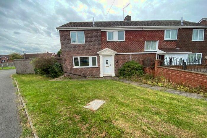 3 Bedroom Semi-Detached House To Rent In Willow Close, Rotherham, S66