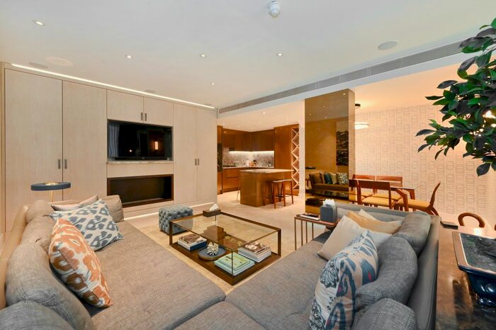 2 Bedroom Mews For Sale In The Knightsbrige Apartments, SW7