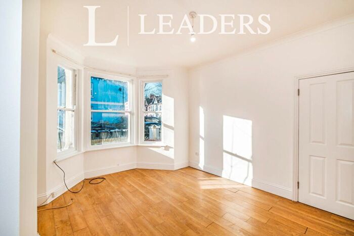 1 Bedroom Flat To Rent In Ashdown Road, Worthing, BN11