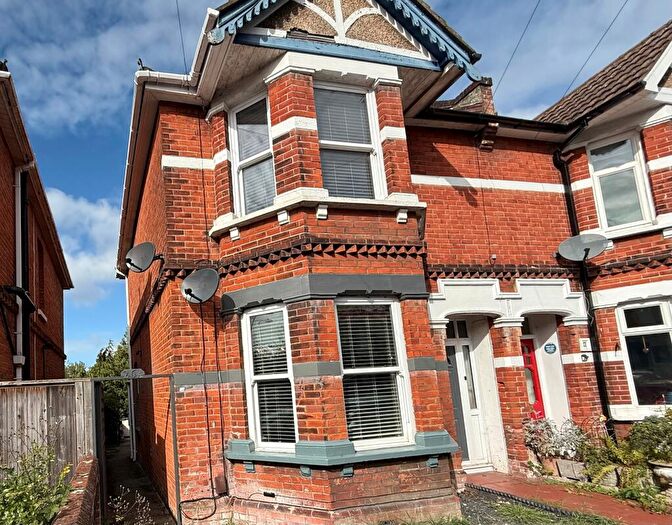 2 Bedroom Maisonette To Rent In St Catherines Road, Bitterne Park, Southampton, SO18