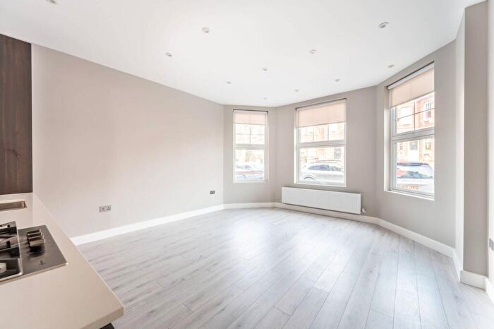 2 Bedroom Flat To Rent In Prout Grove, Neasden, London, NW10