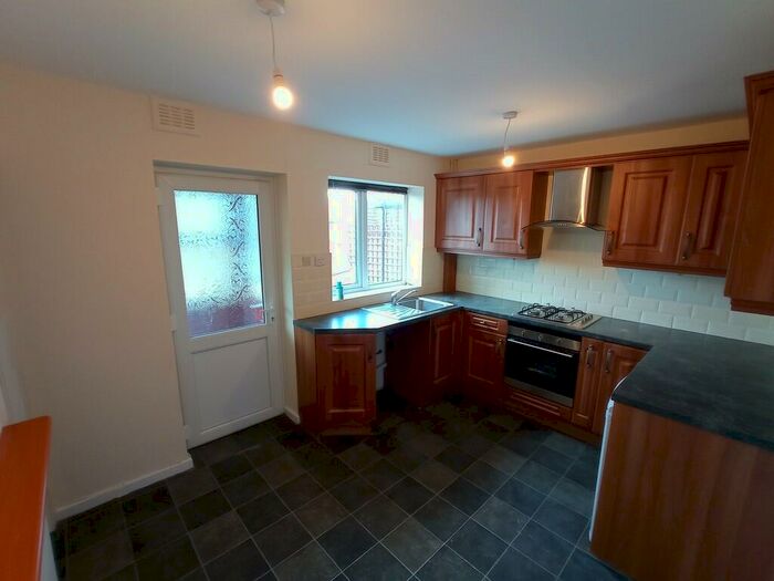 3 Bedroom Semi-Detached House To Rent In Immaculate Bedroom House -Stourbridge, DY9