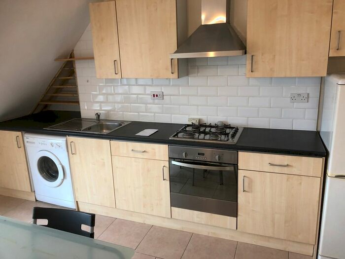 1 Bedroom Flat To Rent In Streatham High Road, Streatham, SW16