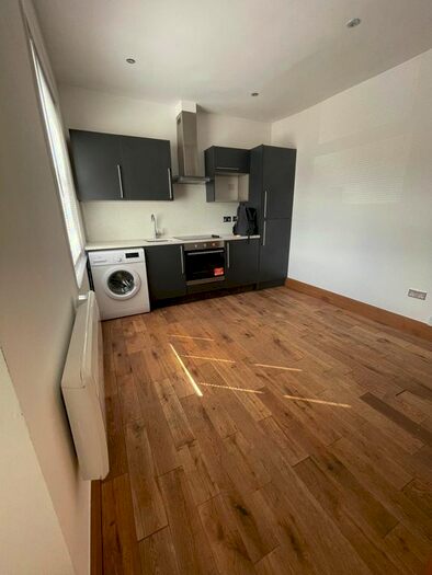 1 Bedroom Flat To Rent In Lower Addiscombe Road, Addiscombe, Croydon, CR0