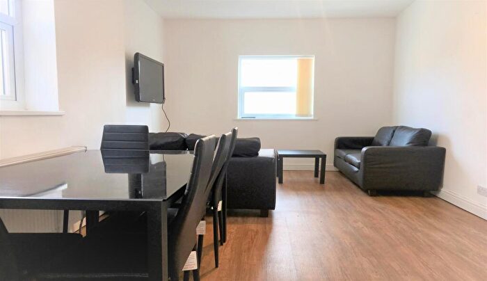 5 Bedroom Maisonette To Rent In Heaton Road, Heaton, Newcastle Upon Tyne, NE6