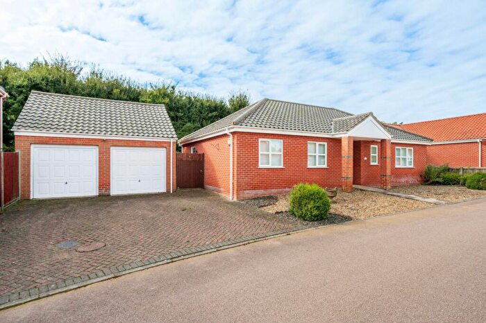 3 Bedroom Detached Bungalow For Sale In Meadow View, Hockering, NR20