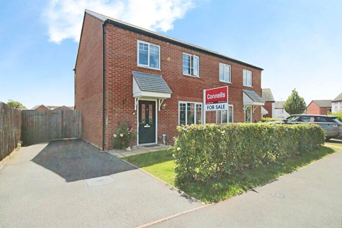 3 Bedroom Semi Detached House For Sale In Newton End, Warwick, CV34