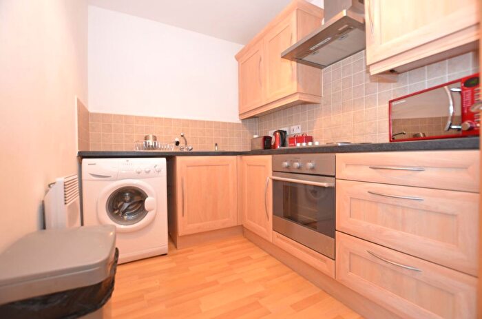2 Bedroom Flat To Rent In Lockfield, Runcorn, WA7