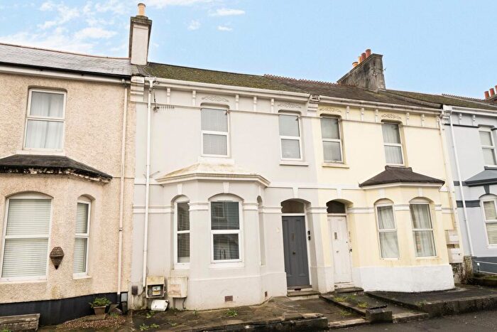 2 Bedroom Maisonette For Sale In First Floor Flat, Grenville Road, PL4