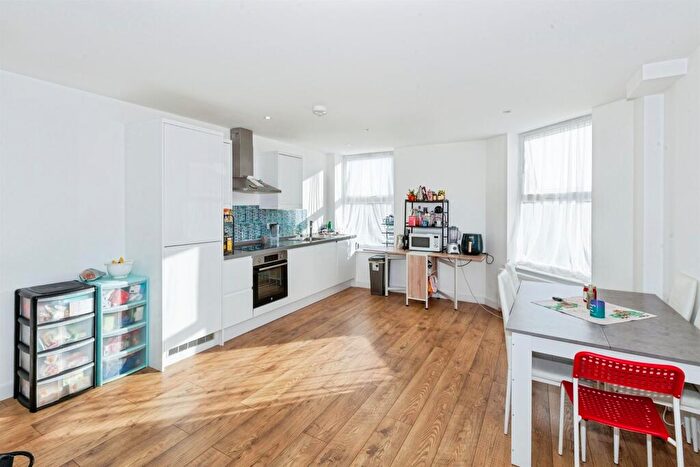 2 Bedroom Flat For Sale In High Street, Slough, SL1
