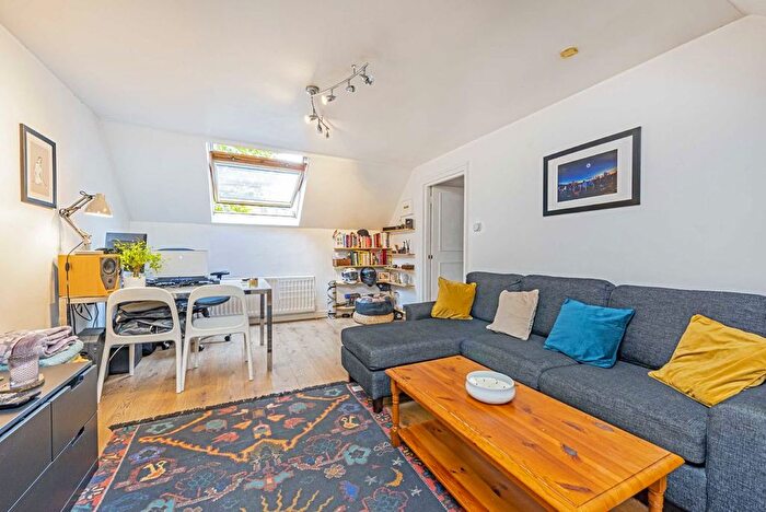 1 Bedroom Flat To Rent In Victoria Place, Richmond, TW9