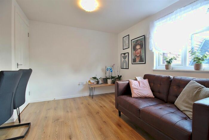 2 Bedroom Maisonette To Rent In Conway Road, Whitton, Hounslow, TW4