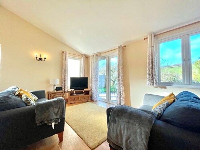 2 Bedroom Chalet To Rent In Hensting Lane, Winchester, SO21