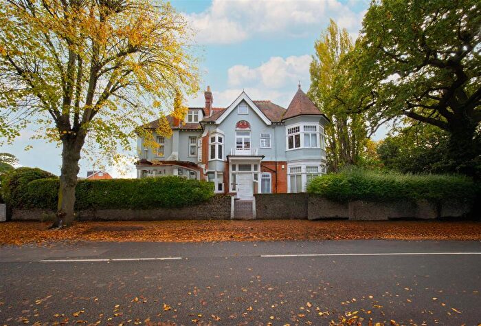 1 Bedroom Flat For Sale In Hempson Avenue, Slough, SL3