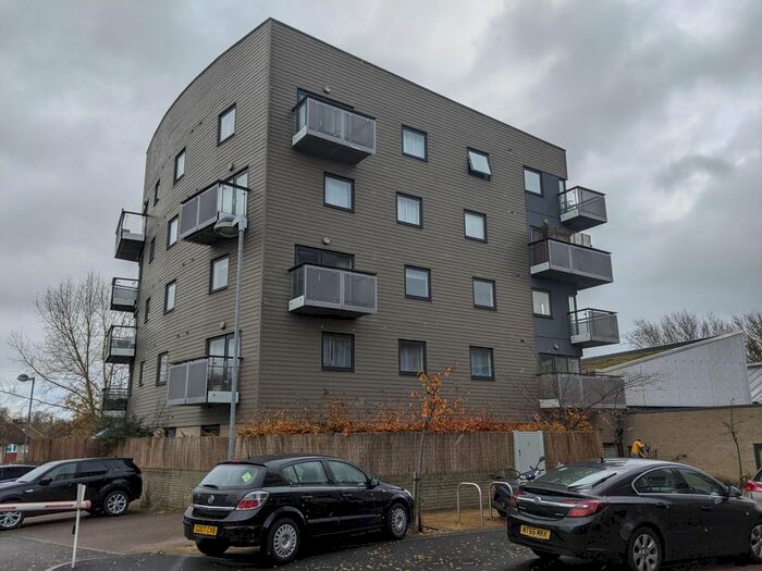 1 Bedroom Flat To Rent In Otter Drive, Carshalton SM5