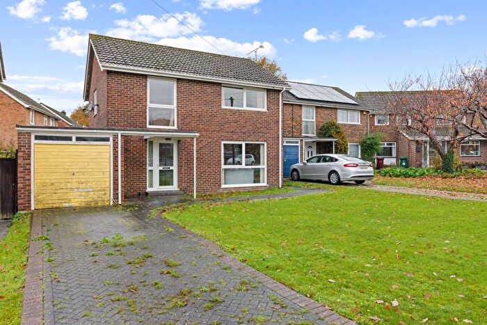 3 Bedroom Detached House For Sale In Worcester Road, Chichester, PO19