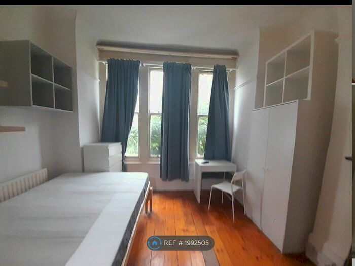 Studio To Rent In Helix Road, London, SW2