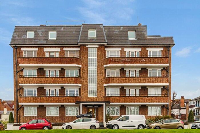 2 Bedroom Flat For Sale In Portsmouth Road, Surbiton, KT6