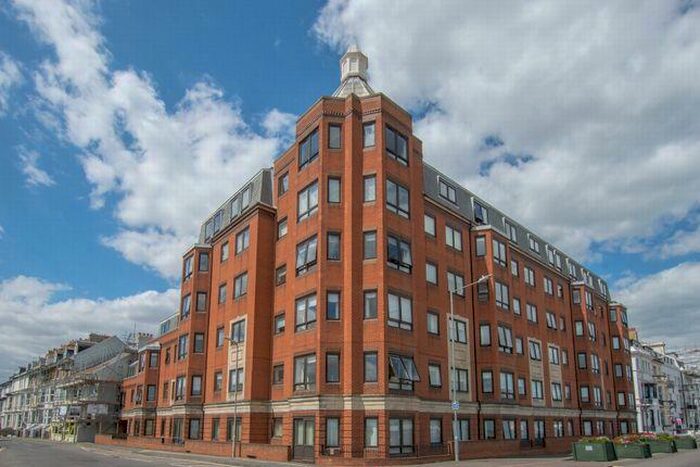 2 Bedroom Flat To Rent In The Queens, Deal, CT14