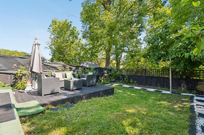 1 Bedroom Flat For Sale In Muirfield Road, South Oxhey, WD19
