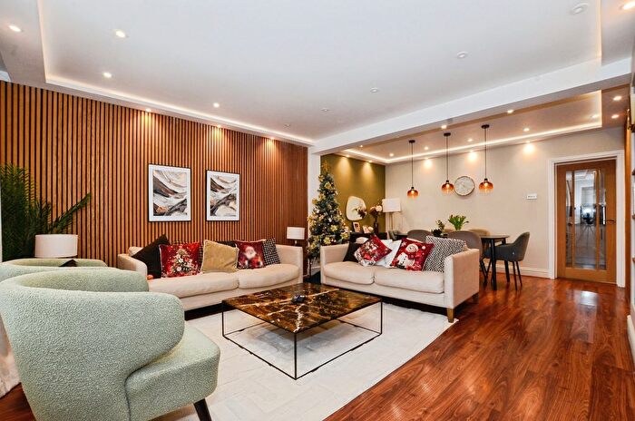 4 Bedroom End Of Terrace House For Sale In Theobald Street, Borehamwood, WD6