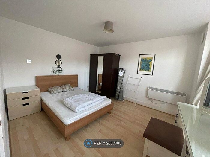 2 Bedroom Flat To Rent In Eton Road, Ilford, IG1