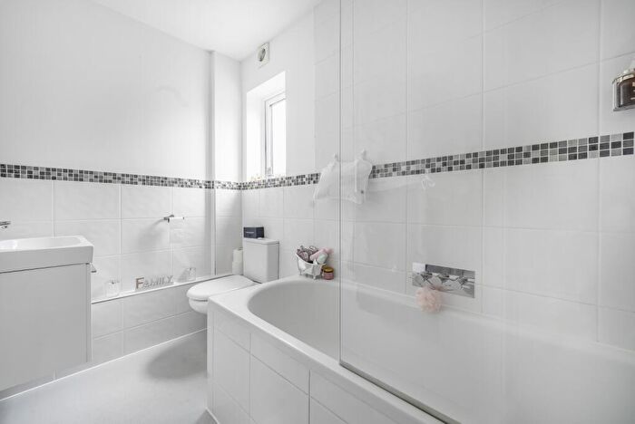 4 Bedroom Semi-Detached House To Rent In Layhams Road West Wickham, BR4