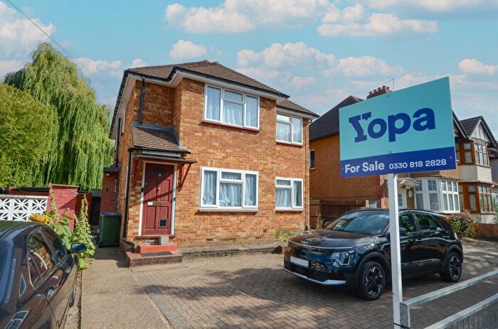 2 Bedroom Maisonette For Sale In Roxeth Green Avenue, Harrow, HA2