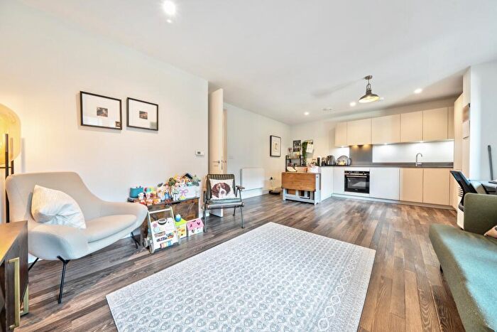 2 Bedroom Apartment For Sale In Moulding Lane, London, SE14
