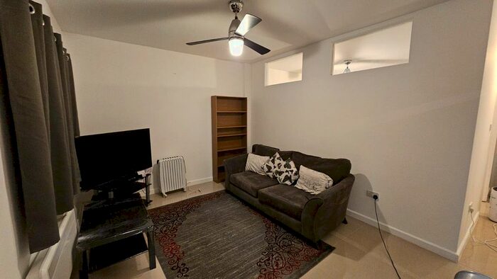 1 Bedroom Studio To Rent In Stratford Road, Luton, LU4