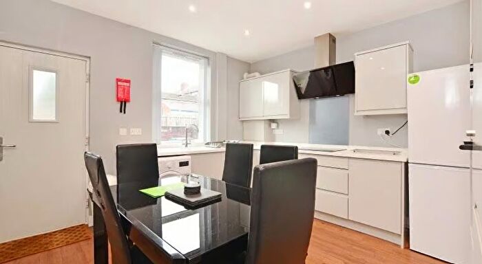5 Bedroom Semi-Detached House To Rent In Priestley Street, Sheffield, S2