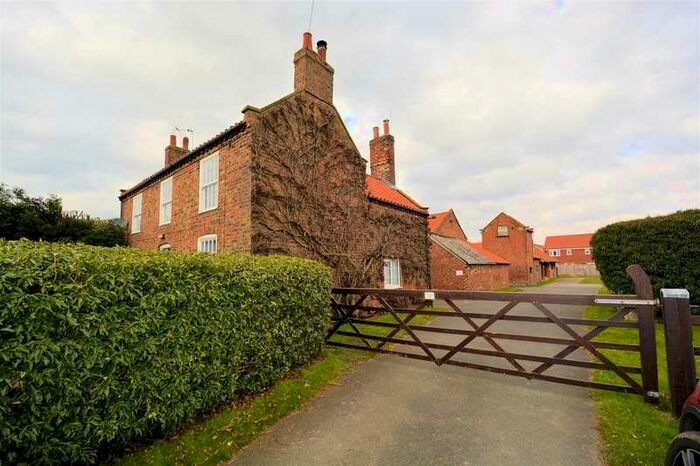 3 Bedroom Farmhouse To Rent In Flaxley Road, YO8