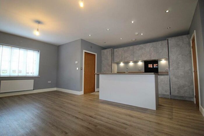 2 Bedroom Town House To Rent In Kirkstall Hill, Leeds, LS4