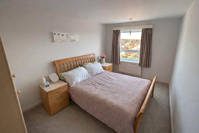 2 Bedroom Flat To Rent In Redbridge Lane East, Ilford, London, IG4