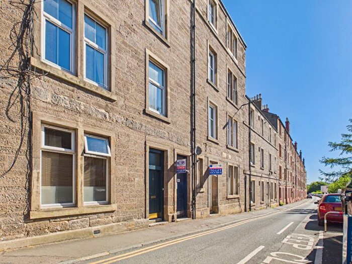 3 Bedroom Flat To Rent In Hawthornvale, Leith, Edinburgh, EH6