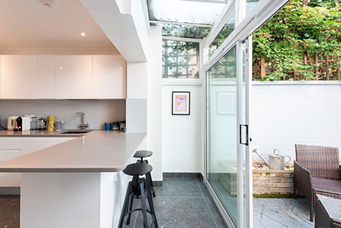 3 Bedroom Mews For Sale In Gloucester Mews West, London, W2