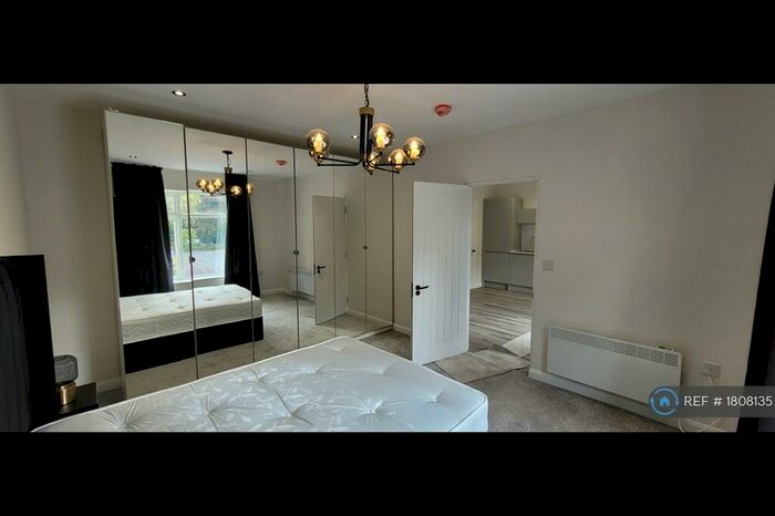 1 Bedroom Flat To Rent In Crowthorne, Crowthorne, RG45