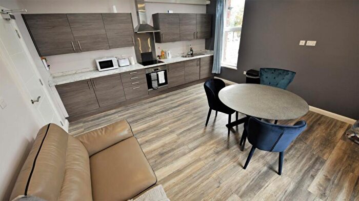 2 Bedroom Flat To Rent In Chapel House Flat, LS6