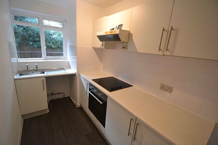 1 Bedroom Flat To Rent In Wilford Lane, Nottingham, NG2