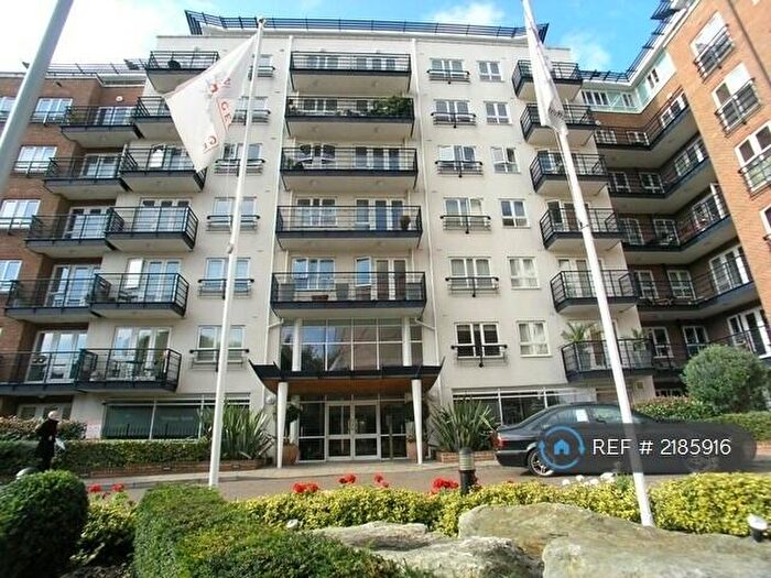 2 Bedroom Flat To Rent In Dartmouth House, Kingston, KT2