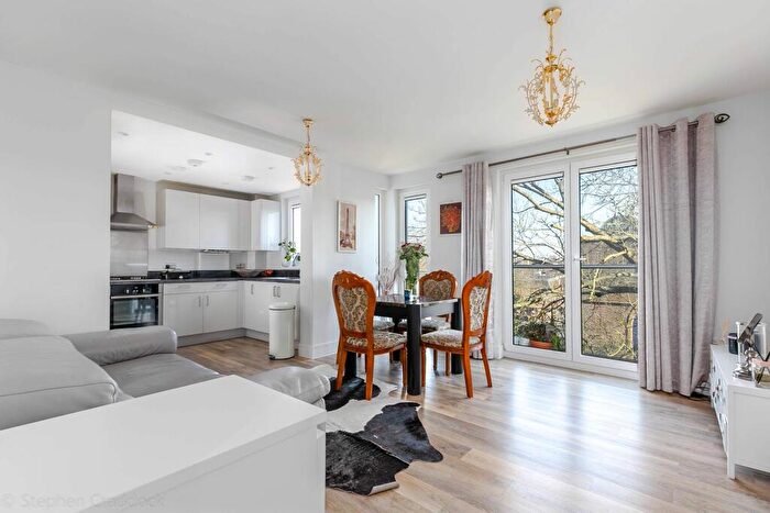 2 Bedroom Apartment To Rent In West Green Drive, Crawley, RH11