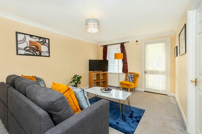 1 Bedroom Flat To Rent In Pheasant Close, London, E16