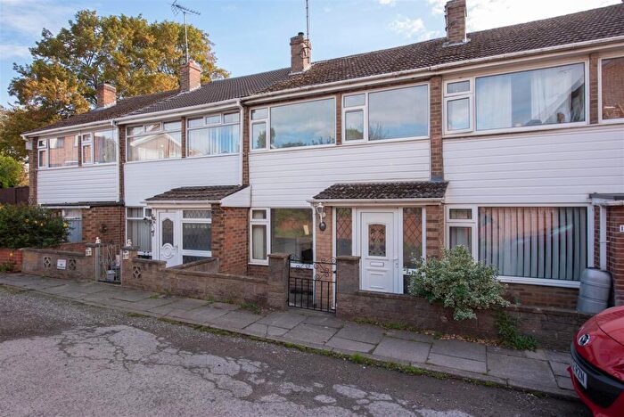 3 Bedroom Town House For Sale In County Road, Gedling, Nottingham, NG4