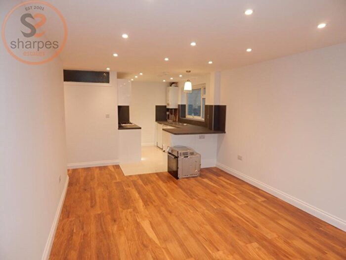 1 Bedroom Flat To Rent In Lindsey Court, Sherwood Park Road, London, London, SM1