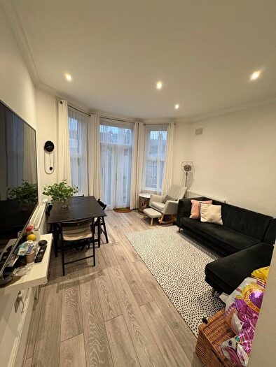 2 Bedroom Ground Maisonette To Rent In Arcadian Gardens, London, N22